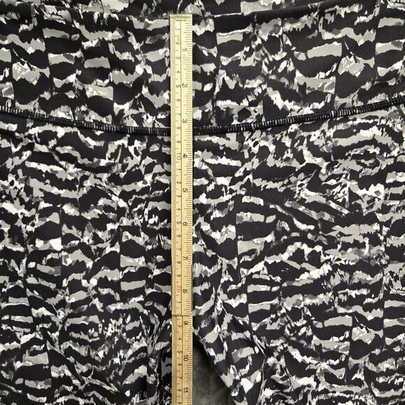 Fabletics Caspia Define PowerHold Mid-Rise Capri Size Large Static Camo - Picture 5 of 8
